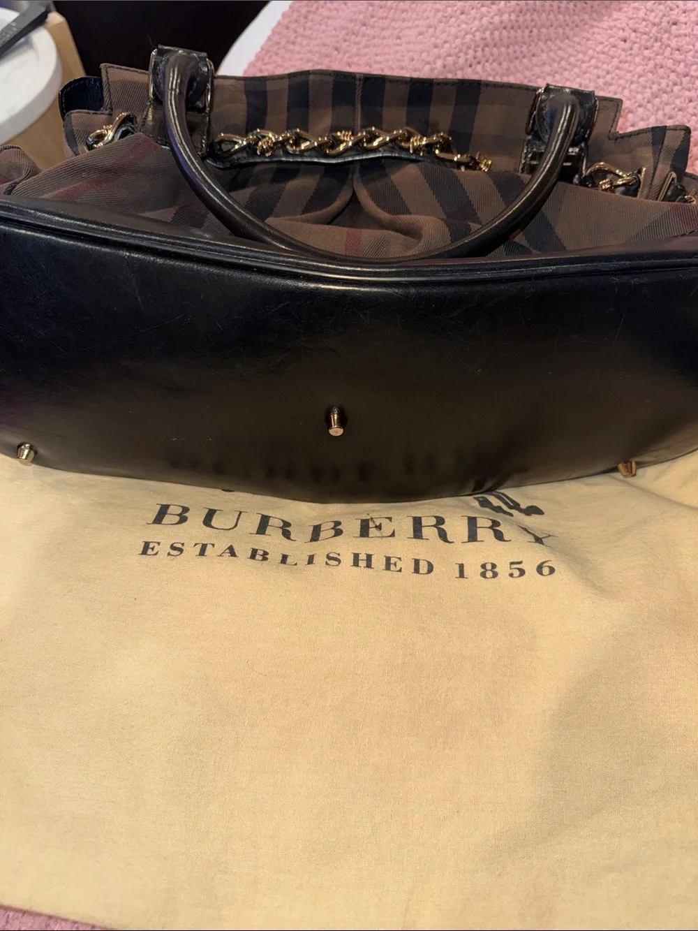Burberry Bag with Black leatherTrim and Gold Chain Accent - Picture 9 of 11